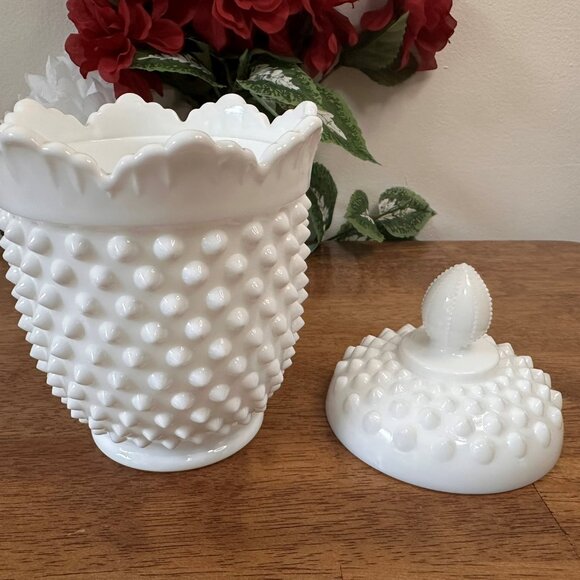 Vintage Fenton White Milk Glass Hobnail Ruffled Candy Jar‎ Lidded Compote - Picture 6 of 7